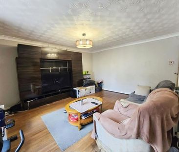 3 bedroom end of terrace house to rent - Photo 1
