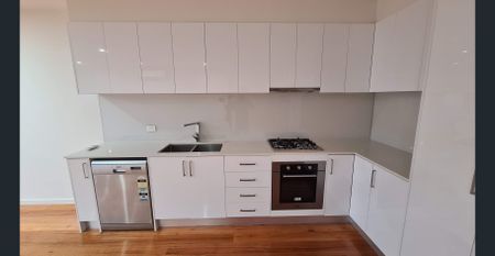 Location, Style & Modern! - Photo 3