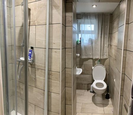 Basingstoke Road - Photo 5