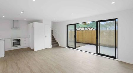 PHILLIPSTOWN - 2 BEDROOMS, 2 BATHROOMS, HEATPUMP, SINGLE GARAGE - Photo 4
