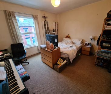 4 Bed - 11 Carberry Place, Hyde Park, Leeds - LS6 1QJ - Student - Photo 4