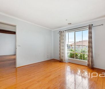 Stylish and Spacious Family Home in a Prime Location! - Photo 1