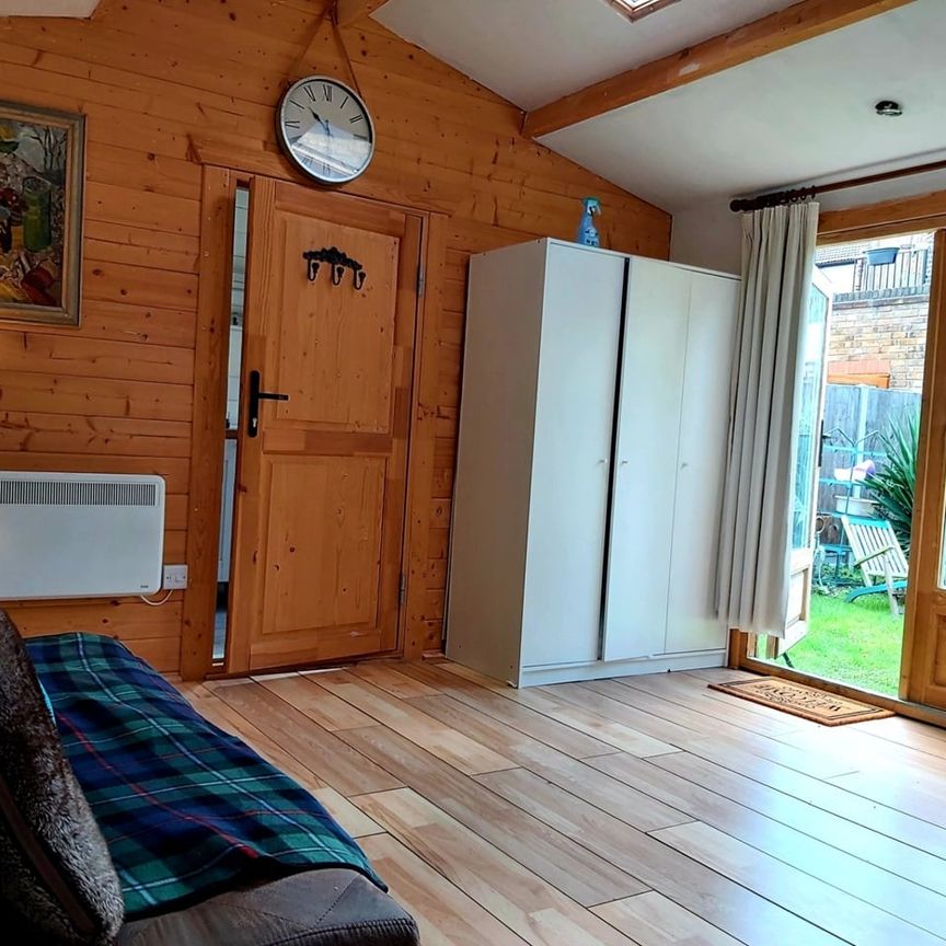 1 Bed Detached House, Marlborough Road, SW19 - Photo 1