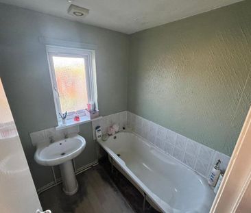 3 bedroom semi-detached house to rent - Photo 6
