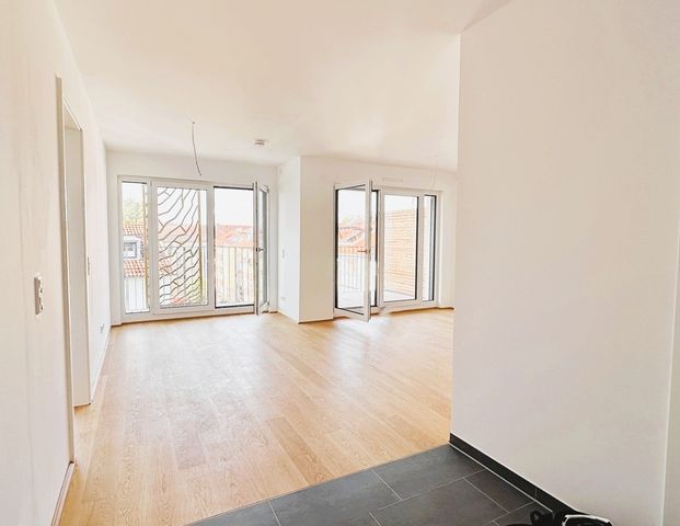 Ganz fein & funkelnagelneu: mit sonniger Dachterrasse und Einbauküche! - Foto 1