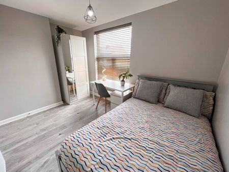 5 Bed Terraced House, Shoreham Street, S2 - Photo 3