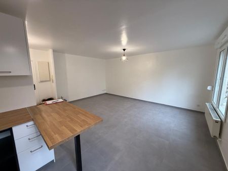 Sublime F2 rénové à NEUF 46m2 avec GARAGE à louer secteur Bergson - Photo 4