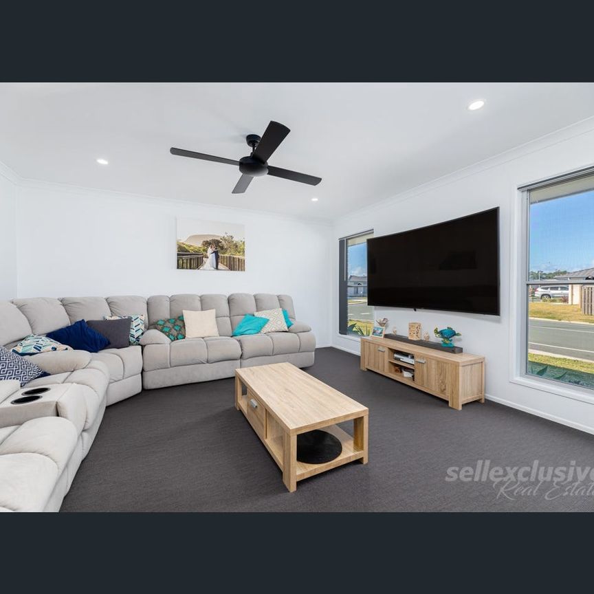 A Bongaree Family Home in a prime position Awaiting its new Occupants ! - Photo 1