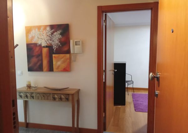 Apartamento T1 mobilado e equipado com garagem fechada. Glicínias!