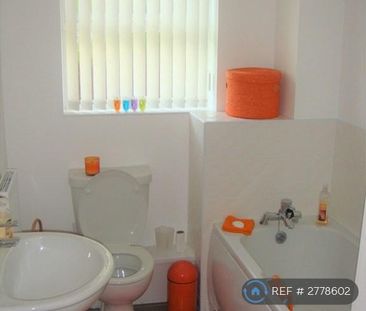 2 bedroom flat to rent - Photo 6