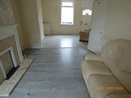 3 bedroom terraced house to rent - Photo 5