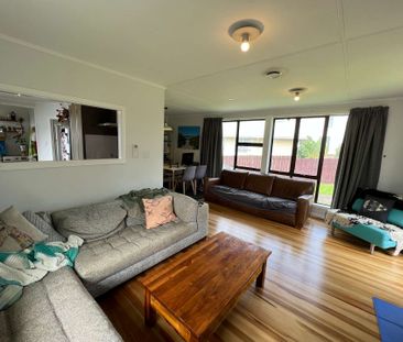 Spacious Mount Wellington Home - Photo 6