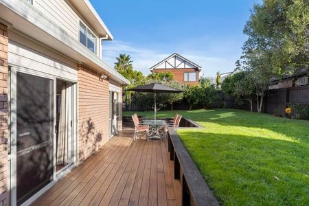 Stylish 4BR, 3BTH Family Home in Remuera - Photo 3