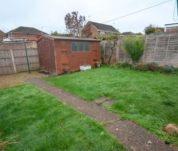 3 bedroom semi-detached bungalow to rent - Photo 4