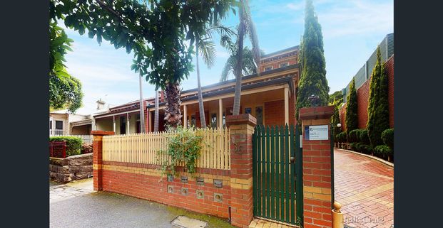Spacious 2-Bedroom Townhouse in Prime North Melbourne Location - Photo 1