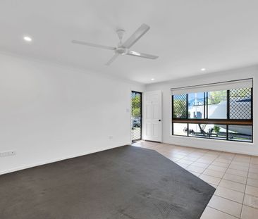 Spacious Two Bedroom Unit with Air Conditioning Throughout in Centr... - Photo 4