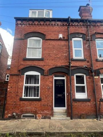 3 bedroom terraced house to rent - Photo 2