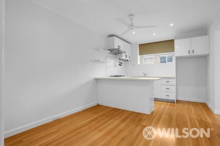 SPACIOUS 2-BEDROOM UNIT IN PRIME ST KILDA EAST LOCATION! - Photo 5