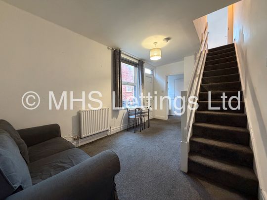 2 Bedroom Maisonette for rent in Kirkstall Lane - Photo 1