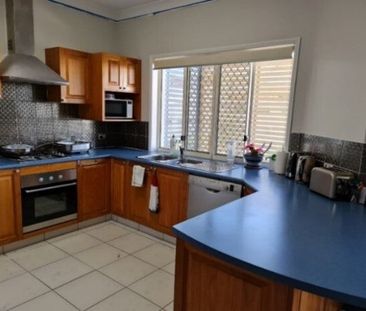 Springfield Lakes - Photo 2