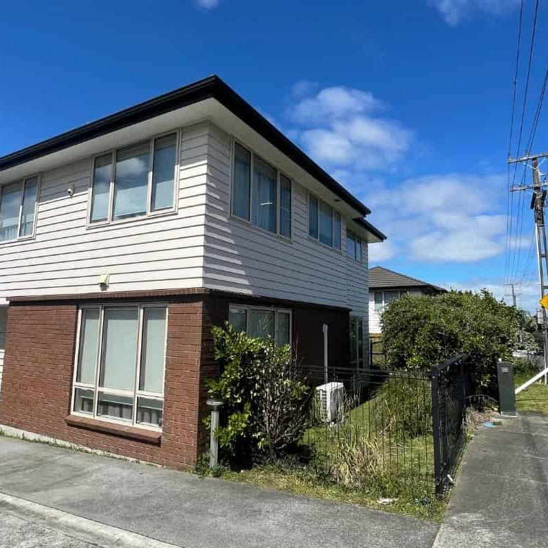 Modern home in the heart of Manurewa - Photo 1