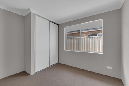 Four Bedroom Home in Hilbert - Photo 4