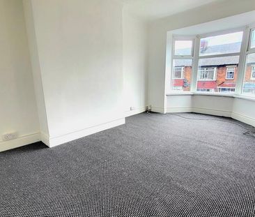 3 bedroom flat to rent - Photo 4