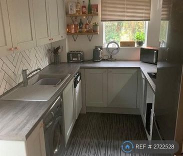 2 bedroom semi-detached house to rent - Photo 6