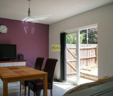 4 bedroom terraced house to rent - Photo 1