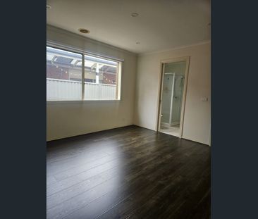 Family home in Cranbourne East - Photo 5