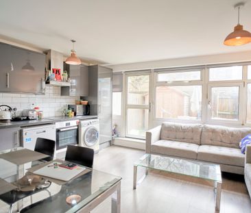 Howcroft House – Room 3 - Photo 4