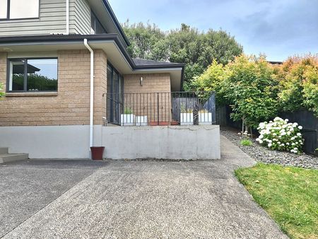 Spacious and sunny 2 Bedroom Granny Flat - Photo 2