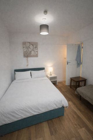 4 Bed Terraced House, Oulton Crescent, IG11 - Photo 4