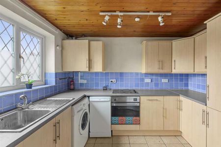 3 bedroom terraced house to rent - Photo 2