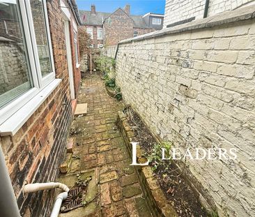 4 bedroom house to rent Kinsey Street, Newcastle, ST5 - Photo 4