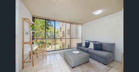 Beach front living - Photo 3