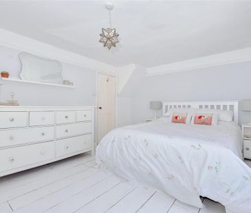 4 bedroom terraced house to rent - Photo 3