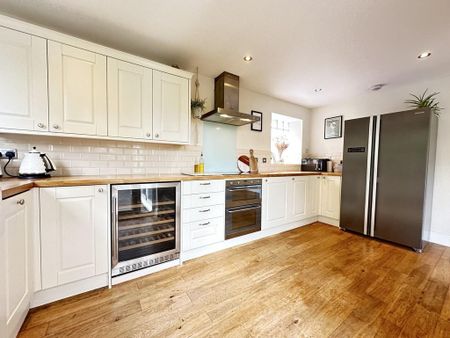 3 bedroom detached bungalow to rent - Photo 2