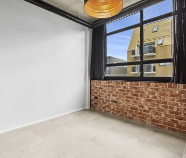 Industrial-Chic Apartment in Kingston's Iconic Warehouse Development - Photo 1