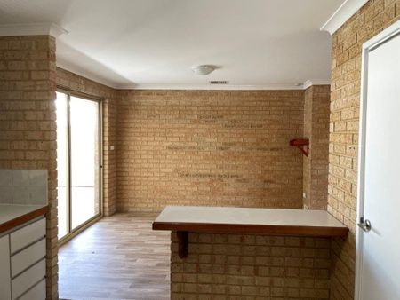 Neat & Low-Maintenance Unit in East Bunbury - Photo 5