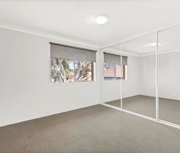 Neat and tidy 2 bedroom unit, freshly painted and new carpet - Photo 6