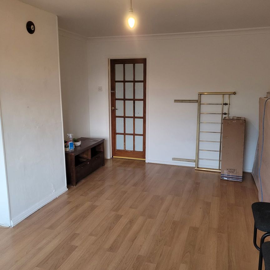 Court Close, Aylesbury - Photo 1