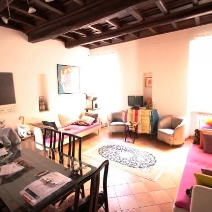 Center-Monti-Roman Forum: Modernly renovated 1 bedroom, 1 bath, spacious living, fully equipped kitchen, air conditioning. Bright, Quiet, original wooden ceilings, terracotta floors, 3rd floor with NO elevator. Near shops, services and metro. Ref 20 - Photo 3