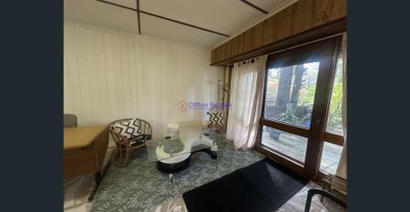 Central One-Bedroom Unit – Walk to Town - Photo 2