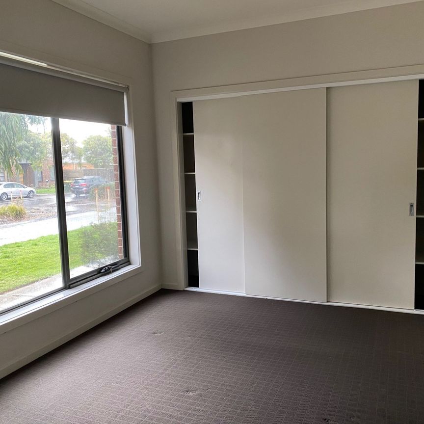 Affordable Townhouse Living in Epping! - Photo 1