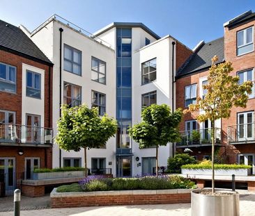 A superb 2 bedroom furnished apartment in the heart of the city cen... - Photo 1