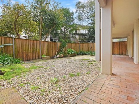 UPDATED GARDEN APARTMENT WITH DOUBLE PARKING - Photo 4