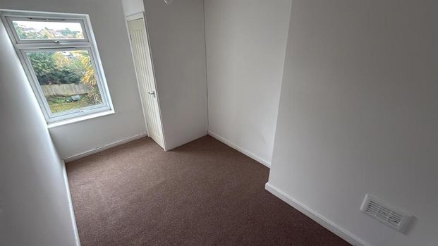 3 bedroom end of terrace house to rent - Photo 1
