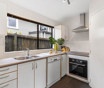 Unit 2, 4 Altona Road, Forrest Hill, Auckland - Photo 2