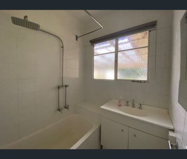 Great 2 bedroom home ideally located - Photo 5